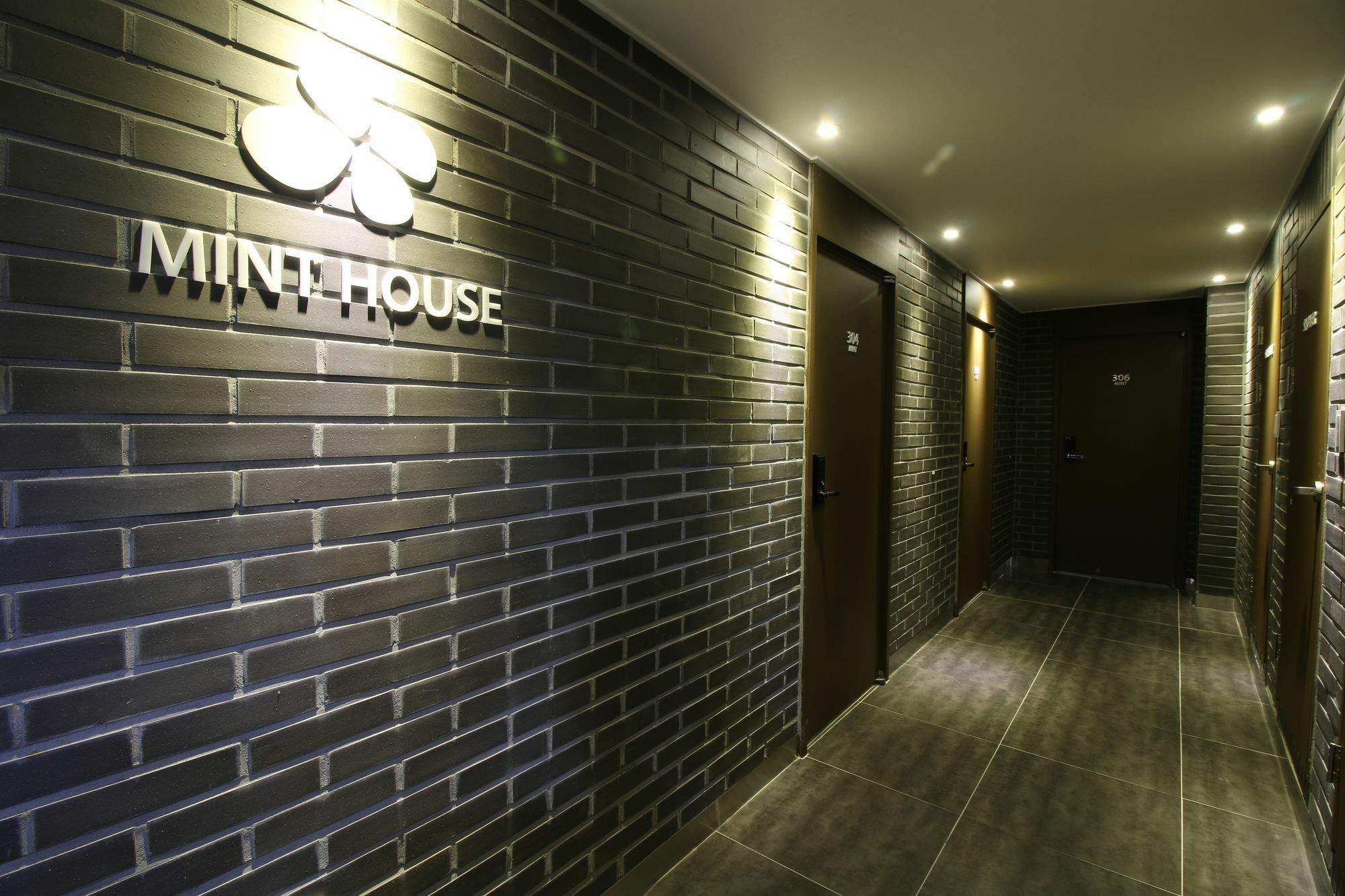 Hotel Mint House - Female Only Ciudad Metropolitana de Ciudad Metropolitana de Busan Exterior foto